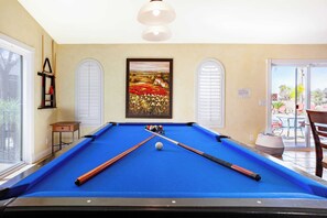 House (5 Bedrooms) | Interior