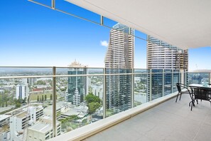 Outdoor dining - Cozy 1 Bedroom Apartment at H'Residence - Q Stay (HIL 12506 - 3N - NB) (Surfers Paradise)