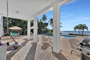 Outdoor dining - Nautica - Monthly 4 BR home on bay in Islamorada - Upper Matecumbe Key (Islamorada)