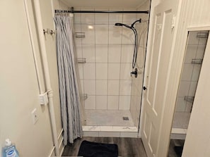 Toilet paper - Charming 3-bedroom cottage with WiFi, AC in brilliant Portsmouth (Portsmouth)