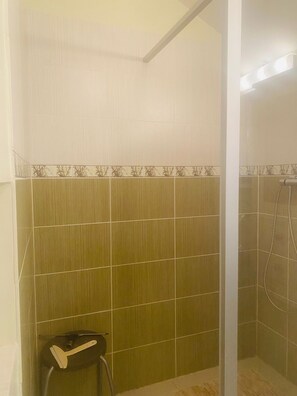Bathroom - Charming little house for two (Badecon-le-Pin)