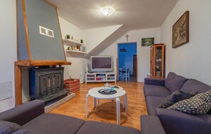 Smart TV, fireplace, table football