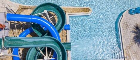 Een verwarmd zwembad