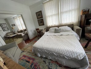 4 habitaciones, tabla de planchar con plancha, wifi y ropa de cama