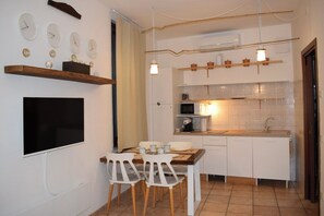 Refrigerador, microondas, parrilla de estufa y lavavajillas