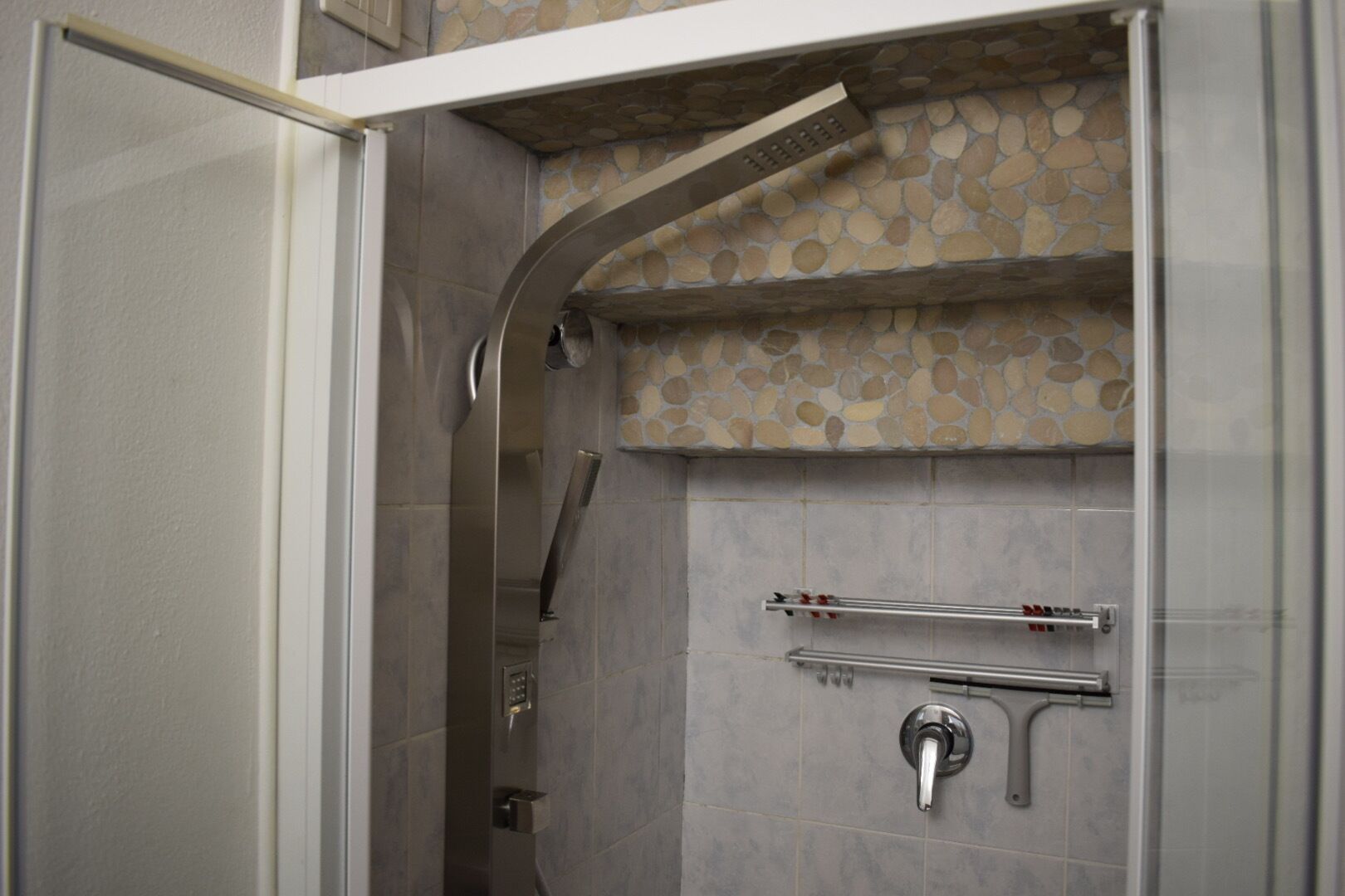 Dusche, Haartrockner, Bidet, Handtücher