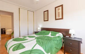 2 bedrooms, iron/ironing board, free WiFi