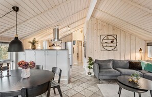 Smart TV - 2 bedroom gorgeous home in Dannemare (Dannemare)