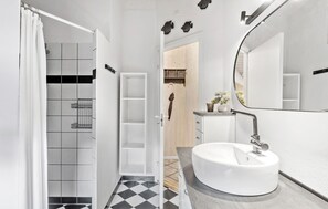 Douche, sèche-cheveux