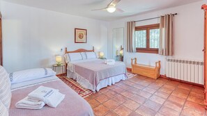 5 bedrooms, iron/ironing board, travel cot, WiFi