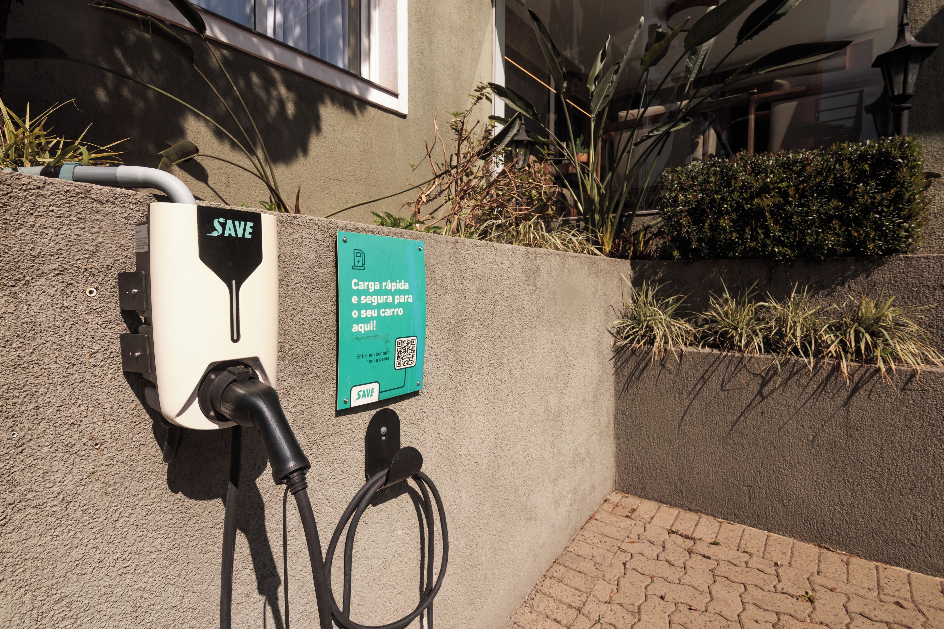 An electric vehicle charging station with a sign in a foreign language.