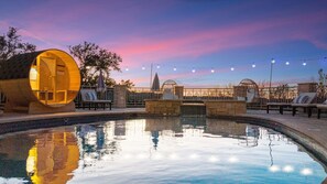 Outdoor pool, a heated pool - Sleeps 22+;15min ATX & Lake Travis ;Theater;Arcade; Sauna (Austin)