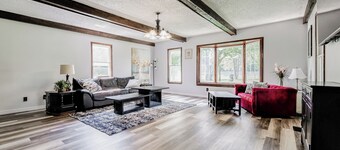 Charming old farmhouse, spacious 2-bedroom on 2+ acres