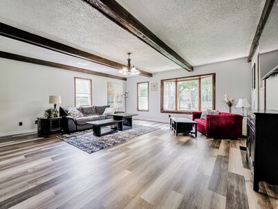 Charming old farmhouse, spacious 2-bedroom on 2+ acres