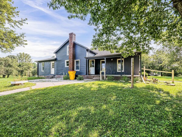 Exterior - Charming old farmhouse, spacious 2-bedroom on 2+ acres (Bruce Township)