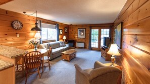 Family Villa, 1 Bedroom, Kitchen | Free WiFi, bed sheets - Calabogie Lodge (Calabogie)