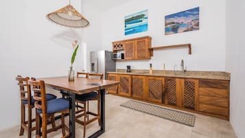 Apartemen, pemandangan kebun | Area keluarga | Televisi LED 32-inci dengan saluran TV digital dan film berbayar