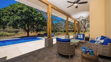 Apartemen, pemandangan kebun | Teras/patio