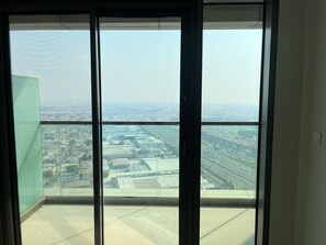 Interior - Home Away from Home in Dubai Spacious Apartment with Stunning City Views (Dubai)