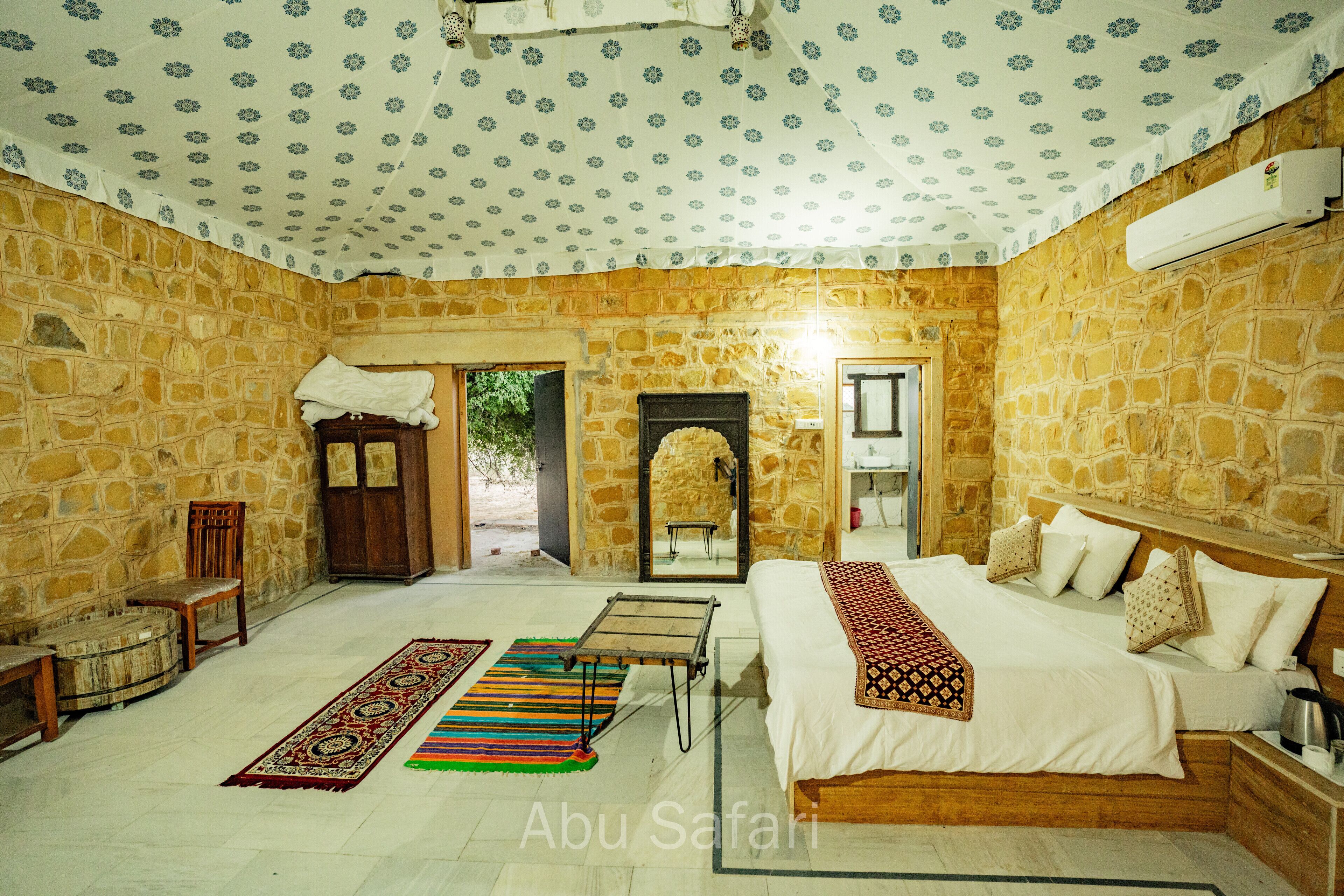 奢华帐篷房, 1 间卧室, 沙漠景观, 山腰 | 办公桌、笔记本电脑工作区