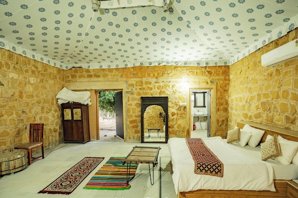 Luxury Swiss Tent, Oman with Dunes View | Desk, laptop workspace