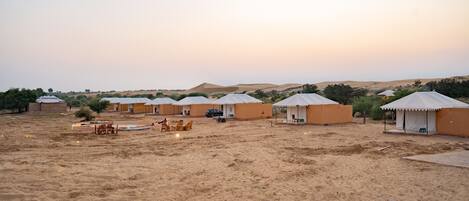 Vista frontal de la propiedad