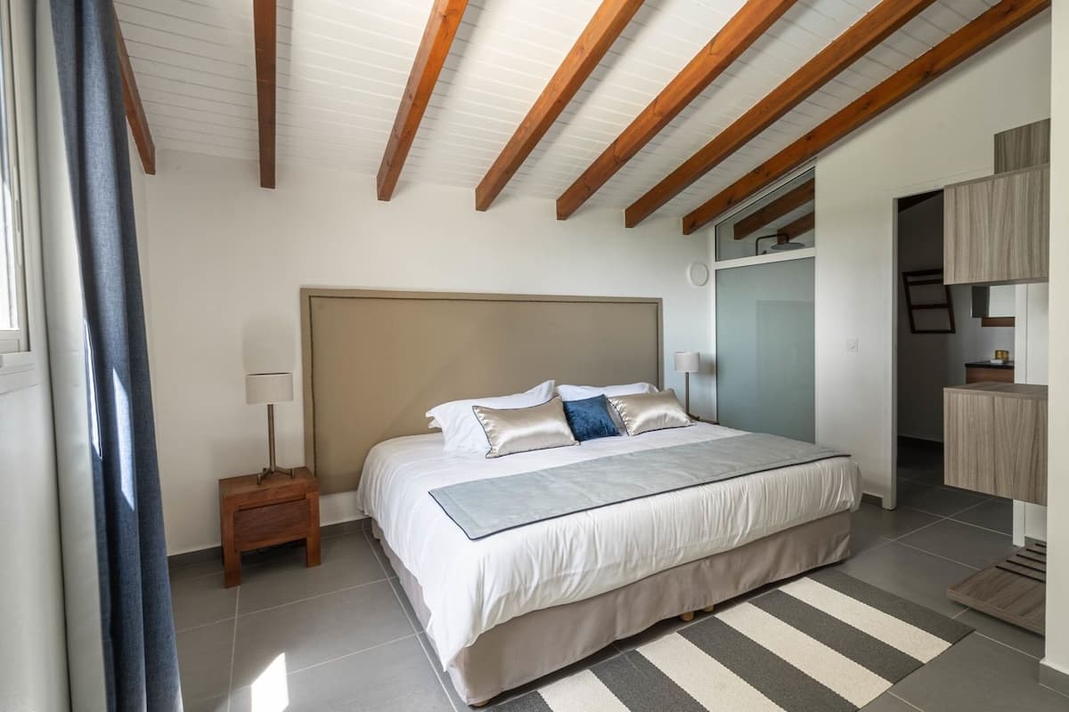 Phòng Suite Superior, quang cảnh biển | Két bảo mật tại phòng, bàn ủi/dụng cụ ủi quần áo 