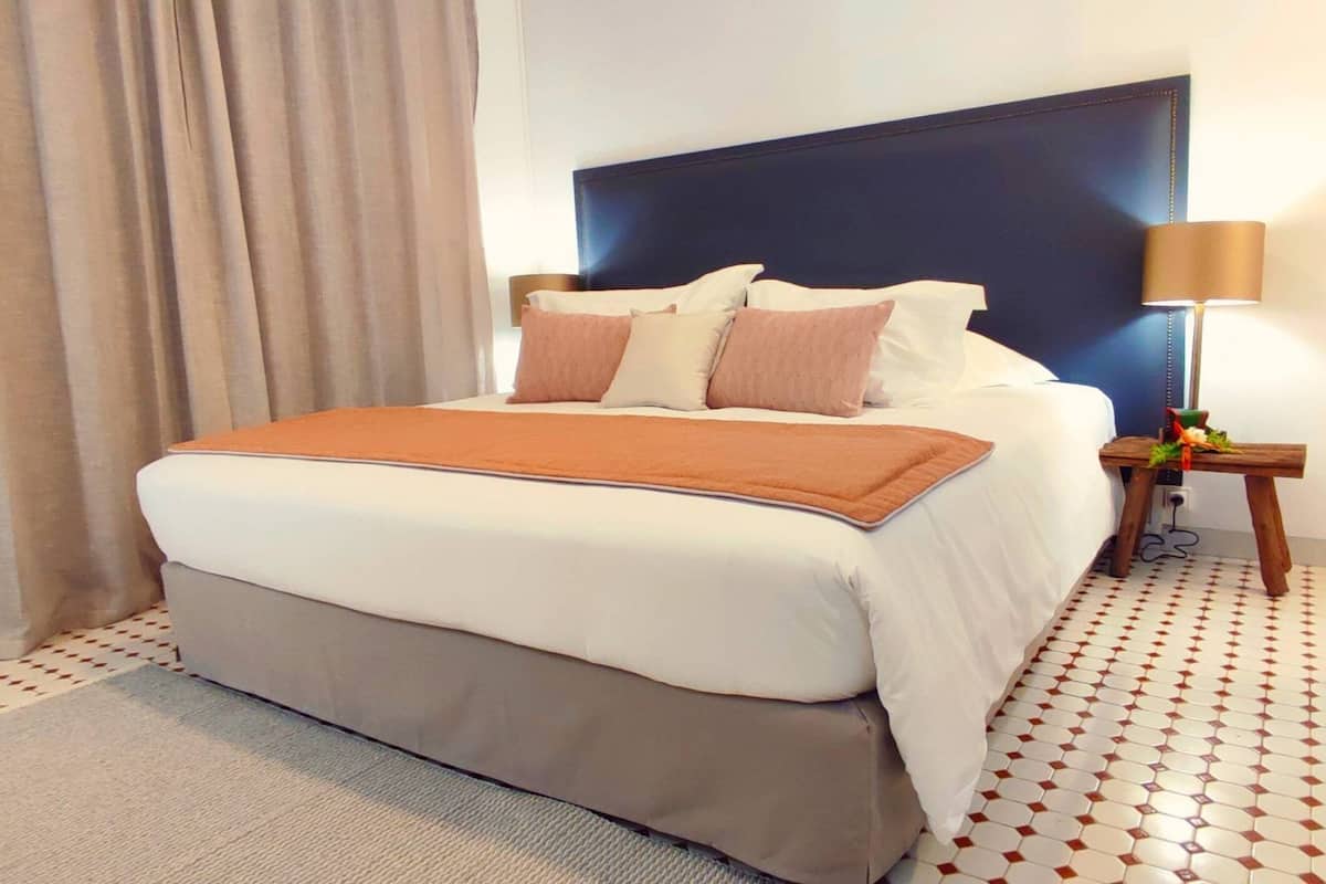 Phòng Suite Executive, ban công, quang cảnh biển | Két bảo mật tại phòng, bàn ủi/dụng cụ ủi quần áo 