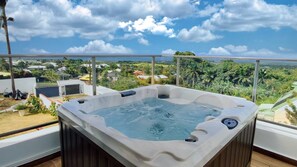 Suite Supérieure, vue mer | Bain à remous privé