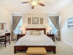 3 bedrooms, iron/ironing board, travel cot, WiFi - Classic Arcades Heated Pool Home by Beach & Dining (Bonita Springs)