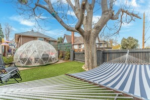 Property grounds - Explore CO - Epic Mountain views/central/hot tub (Denver)