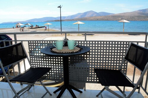 Aquamarine- beach flat in Itea