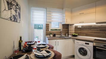 Fridge, microwave, oven, coffee/tea maker