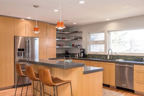 Private kitchen - Explore Boulder - Patio w/ hot tub & fire pit!
(Boulder)