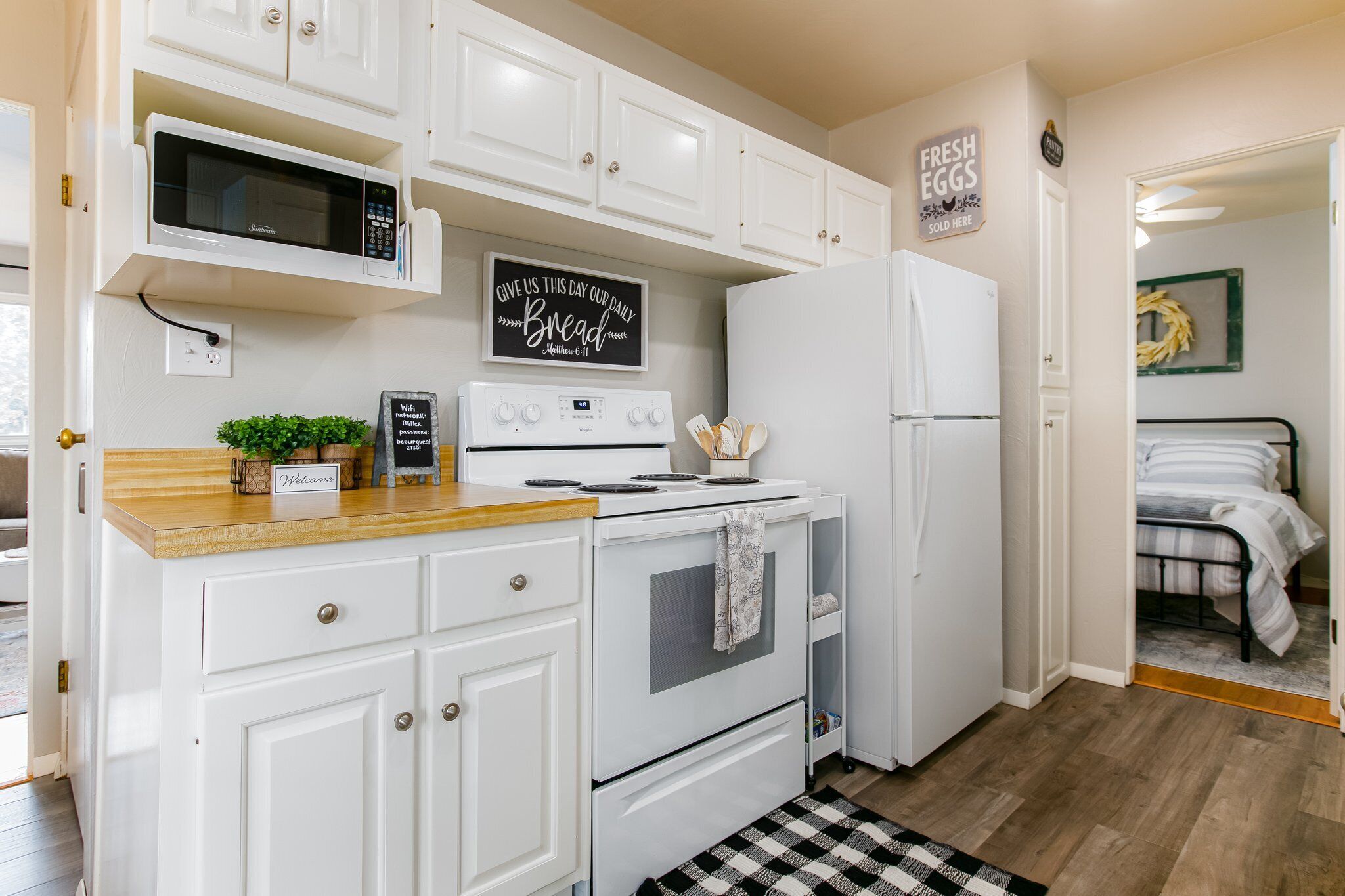 Coffee/tea maker, fridge, microwave, oven