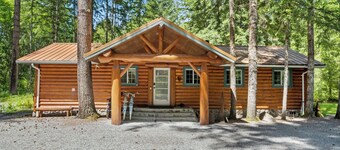 Secluded River Front Cabin @ Mt Rainier w/ Hot Tub