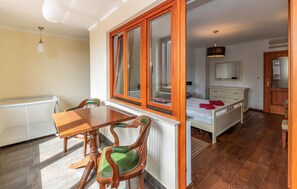 4 bedrooms, travel cot, free WiFi, bed sheets