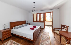 4 habitaciones, cuna de viaje, wifi gratis y ropa de cama 