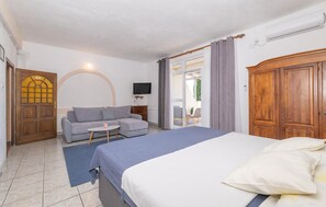 1 dormitorio, tabla de planchar con plancha, wifi gratis y ropa de cama