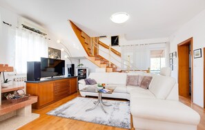 Smart TV, fireplace, table football, ping pong