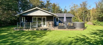 Awesome home in Hjerm with WiFi