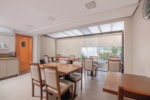 Free daily buffet breakfast
