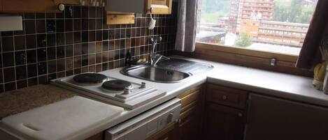 Fridge, microwave, dishwasher, coffee/tea maker