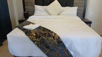 Muebles diferentes, tabla de planchar con plancha y wifi gratis