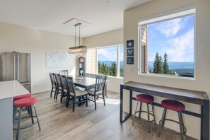 Dining - Spacious 3-Bedroom Townhome w/ Stunning Views, Hot Tub & Ski-In/Ski-Out (Vernon)