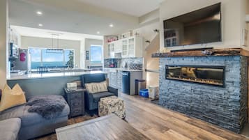 Smart TV, fireplace