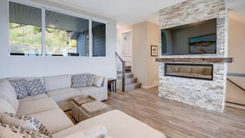 Smart TV, fireplace