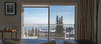 Closest to the Gondola – Spacious 3-Bedroom Property w/ Hot Tub, Ski-In/Ski-Out & Stunning Views