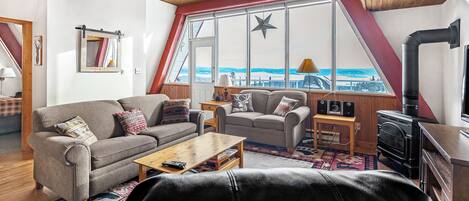 Een smart-tv en een open haard