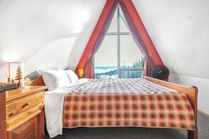 3 室のベッドルーム、WiFi (無料)、ベッドシーツ